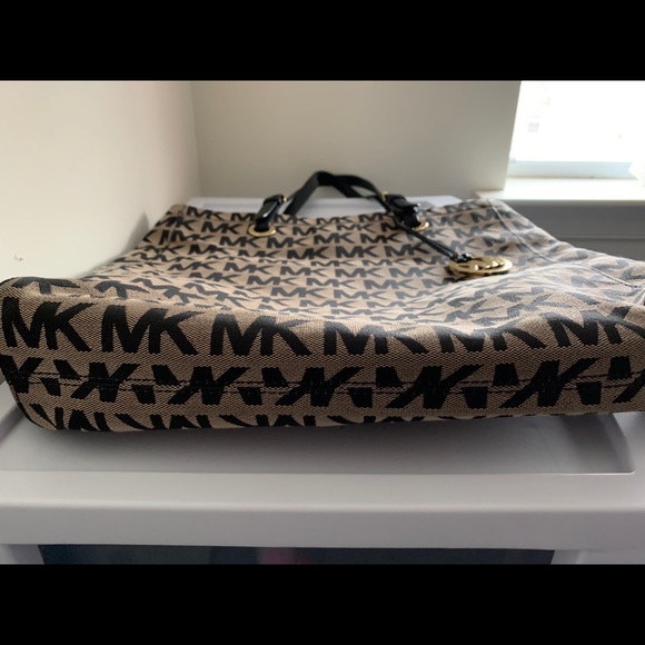 Michael kors tote - Picture 4 of 4
